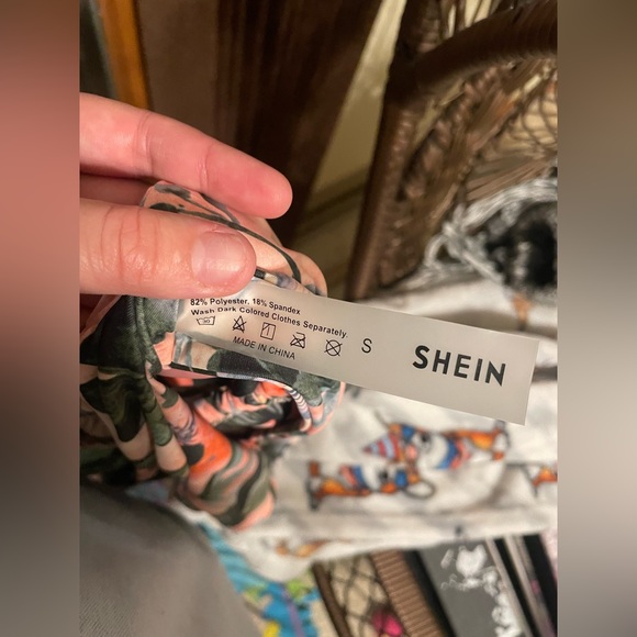 NWOT Tropical Ruffle SHEIN Bikini - Picture 2 of 3